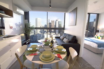 Carlson View Apartments - 315 LaTrobe St - New Castle Holiday 14