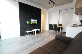 Carlson View Apartments - 315 LaTrobe St - New Castle Holiday 17