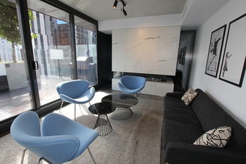 Carlson View Apartments - 315 LaTrobe St - New Castle Holiday 18