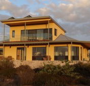 Dolphin Holiday House - New Castle Holiday
