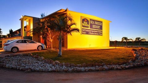 BEST WESTERN Sea Breeze Resort - New Castle Holiday 0