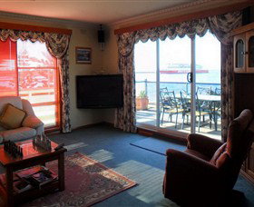 Alice Beside The Sea - New Castle Holiday 3