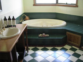 Cherry Bounce Bed & Breakfast - New Castle Holiday 1