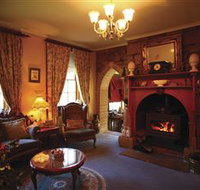 Oatlands Lodge Colonial Accommodation - New Castle Holiday