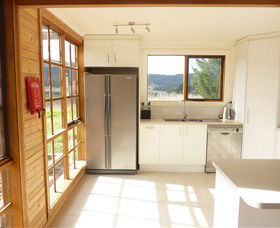 Pinot Cottage On Charles Reuben Estate - New Castle Holiday 5