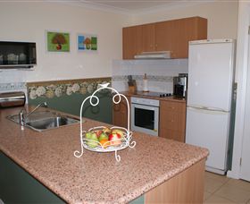 Eloura Luxury Self-Contained Bed & Breakfast Accommodation - New Castle Holiday 3