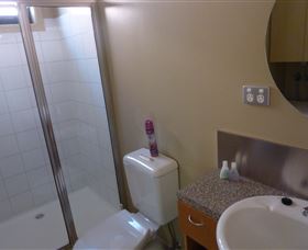 Flinders Lane Holiday Apartments - New Castle Holiday 2