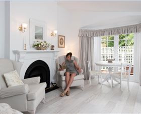 White Dove Cottage Bed And Breakfast - New Castle Holiday 0