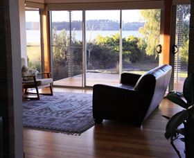 Beach And Boat Accommodation - New Castle Holiday 2