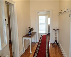 Lambert Cottage Accommodation - New Castle Holiday 2