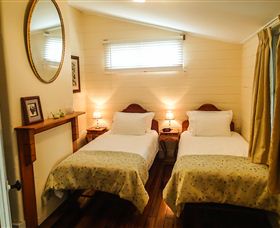 Lambert Cottage Accommodation - New Castle Holiday 4