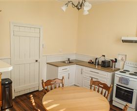 Lambert Cottage Accommodation - New Castle Holiday 5