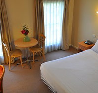 Glen Inn Motel  Apartments - New Castle Holiday