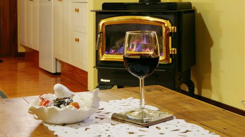 Glenview Retreat Luxury Accommodation - New Castle Holiday 2