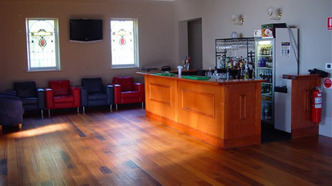 Seymours On Lydiard - New Castle Holiday 1