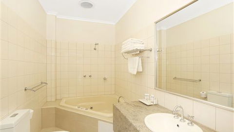 Quality Inn & Suites The Menzies - New Castle Holiday 1