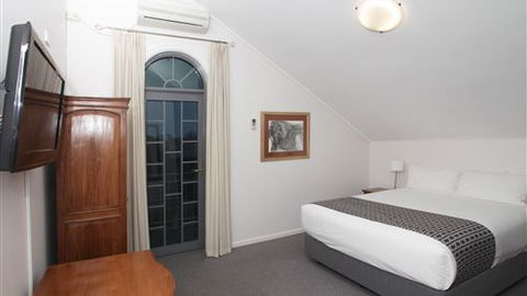 Quality Inn & Suites The Menzies - New Castle Holiday 2
