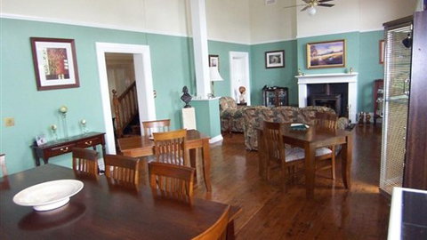 Bank On Main - New Castle Holiday 0