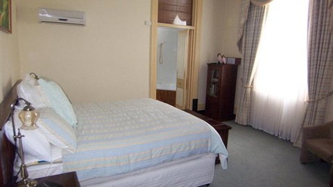 Bank On Main - New Castle Holiday 1