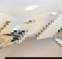 On the Bay Apartments - New Castle Holiday