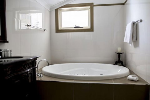 Bli Bli House Luxury Accommodation - New Castle Holiday 12