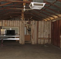 TreeTops Log Cabin - New Castle Holiday