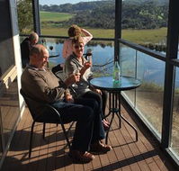 Curdievale Riverfront Lodge - New Castle Holiday