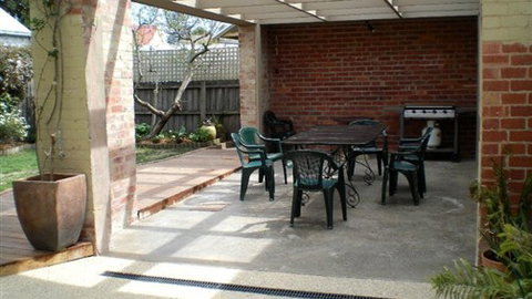 Banks At Queenscliff - New Castle Holiday 3