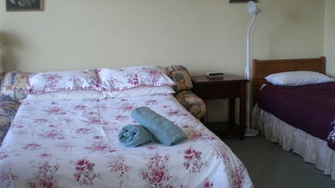 Banks At Queenscliff - New Castle Holiday 6