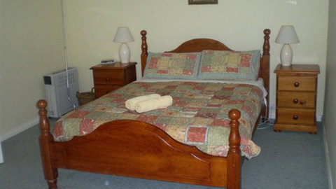 Banks At Queenscliff - New Castle Holiday 5