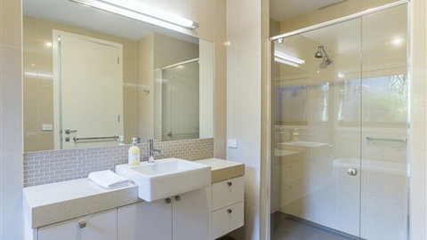 Serenity Torquay Ocean View: Luxury Beachfront - New Castle Holiday 2
