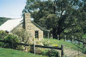 Adelaide Hills Country Cottages - Gum Tree Cottage - New Castle Holiday 0