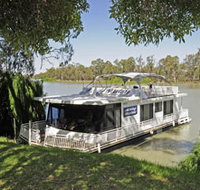 Boats and Bedzzz - The Murray Dream self-contained moored Houseboat - New Castle Holiday