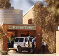 Mud Hut Motel - New Castle Holiday