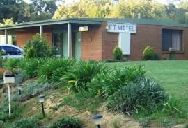 1st T Motel - New Castle Holiday 2