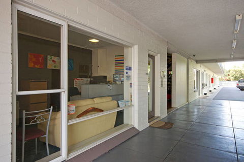 Hello Adelaide Motel + Apartments - New Castle Holiday 1