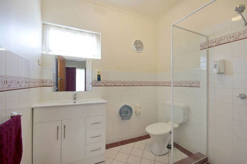 Hello Adelaide Motel + Apartments - New Castle Holiday 3