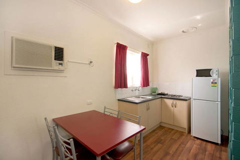 Hello Adelaide Motel + Apartments - New Castle Holiday 4