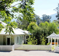 Amelina Cottages - New Castle Holiday