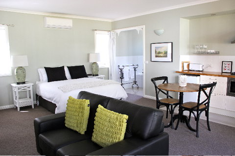 Amelina Cottages - New Castle Holiday 1