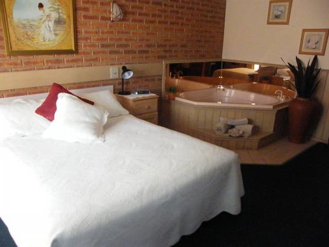 BEST WESTERN Colonial Motor Inn Bairnsdale - New Castle Holiday 2