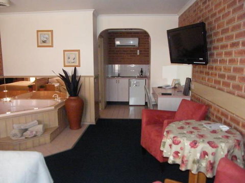 BEST WESTERN Colonial Motor Inn Bairnsdale - New Castle Holiday 3