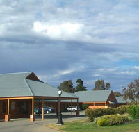 Bishop's Lodge Motor Inn - New Castle Holiday