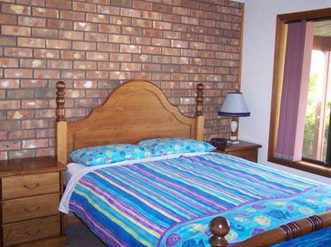 Bott's Beach Retreat - New Castle Holiday 1