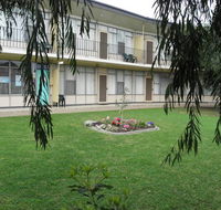 Capri Lodge Apartments - New Castle Holiday