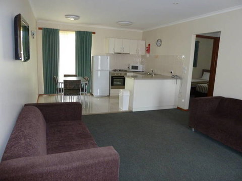 Werribee Motel & Apartments - New Castle Holiday 1