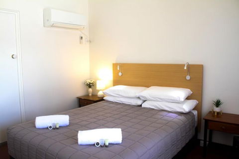 Cowra Motor Inn - New Castle Holiday 1