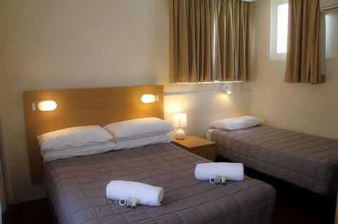 Cowra Motor Inn - New Castle Holiday 2