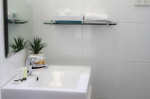 Cowra Motor Inn - New Castle Holiday 3
