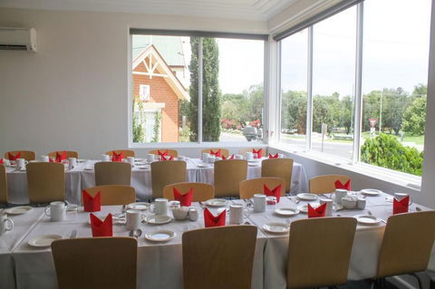 Cowra Motor Inn - New Castle Holiday 5